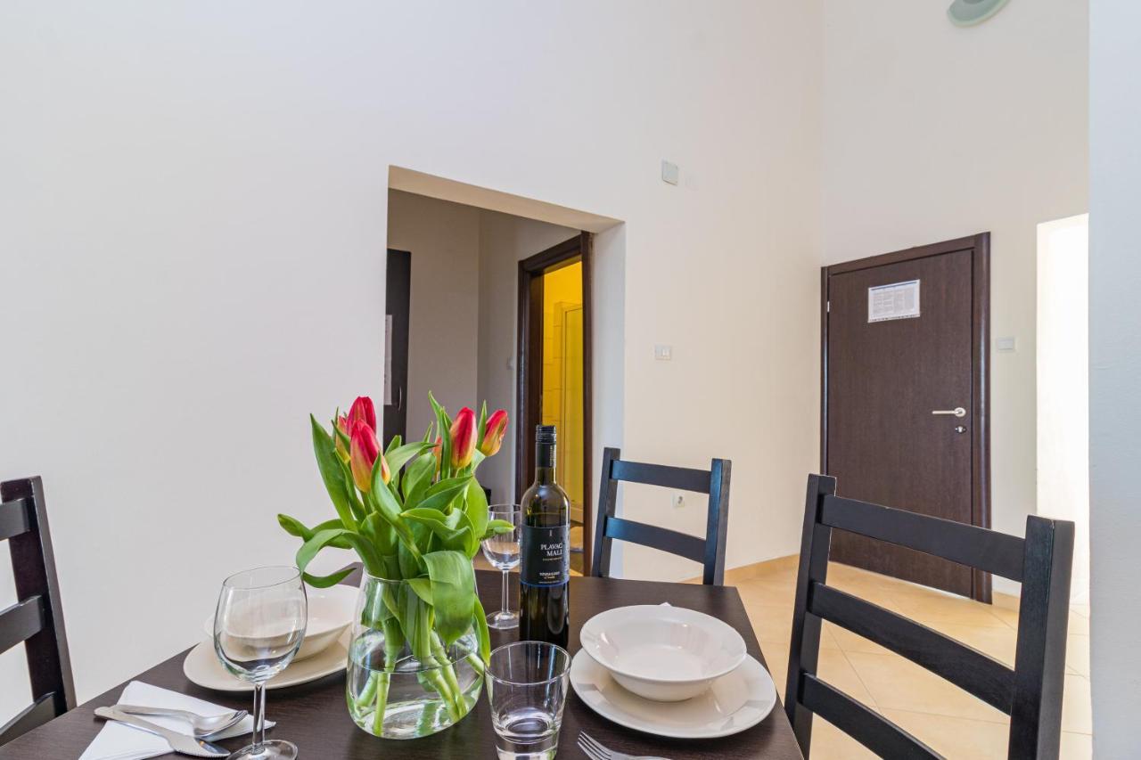 Apartments And Rooms Alenka Banjole Exterior foto