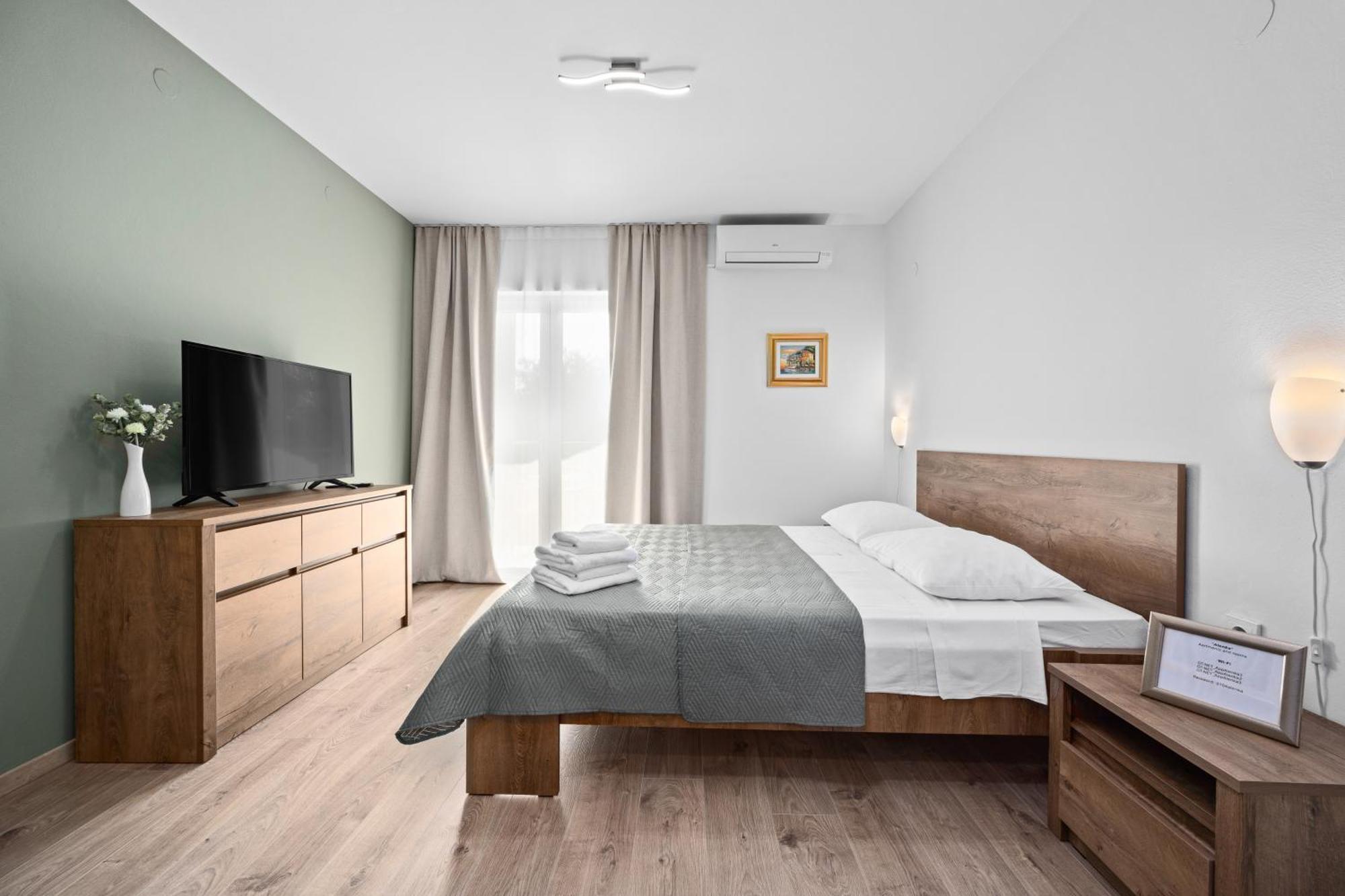 Apartments And Rooms Alenka Banjole Exterior foto