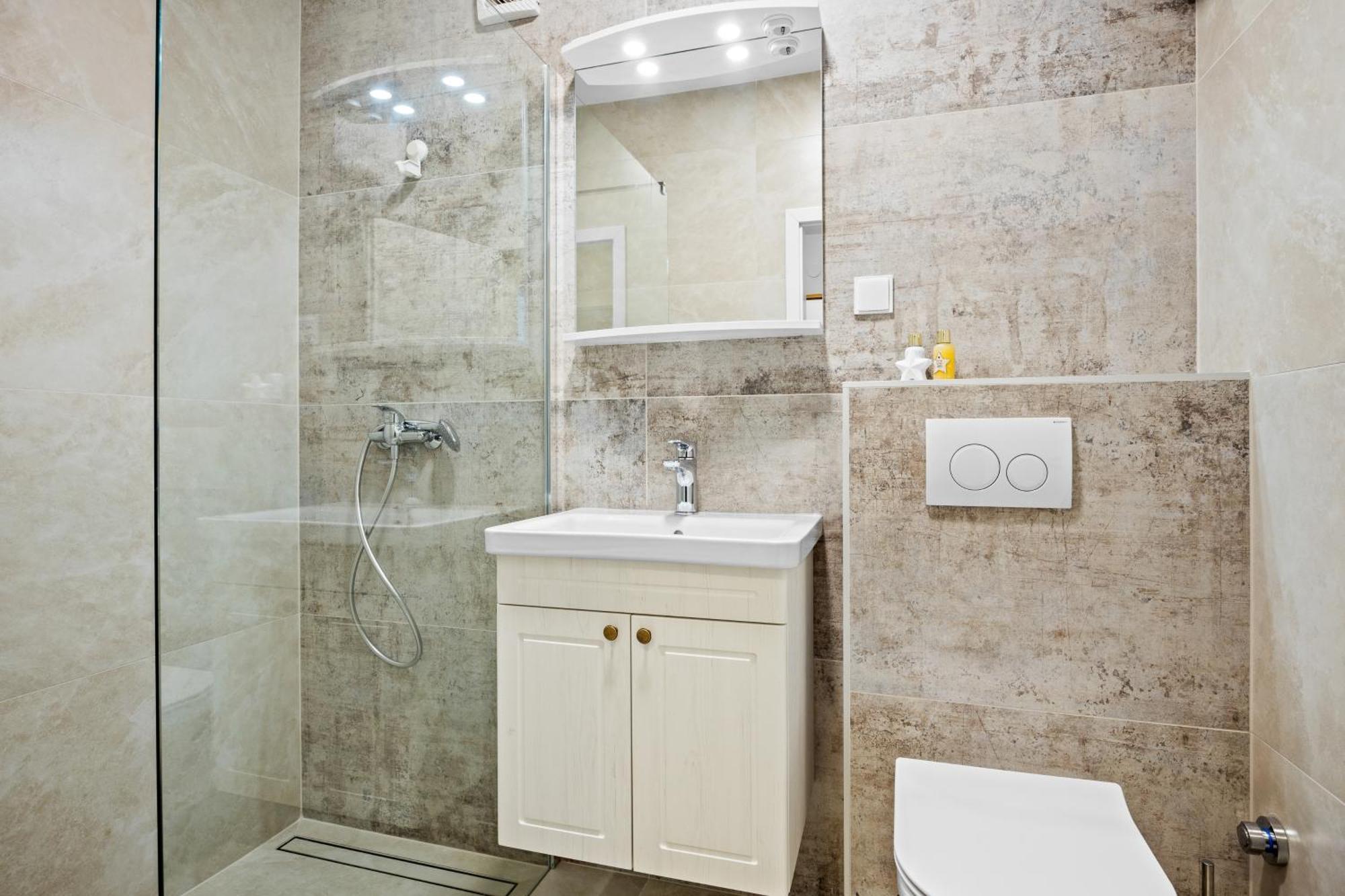 Apartments And Rooms Alenka Banjole Exterior foto