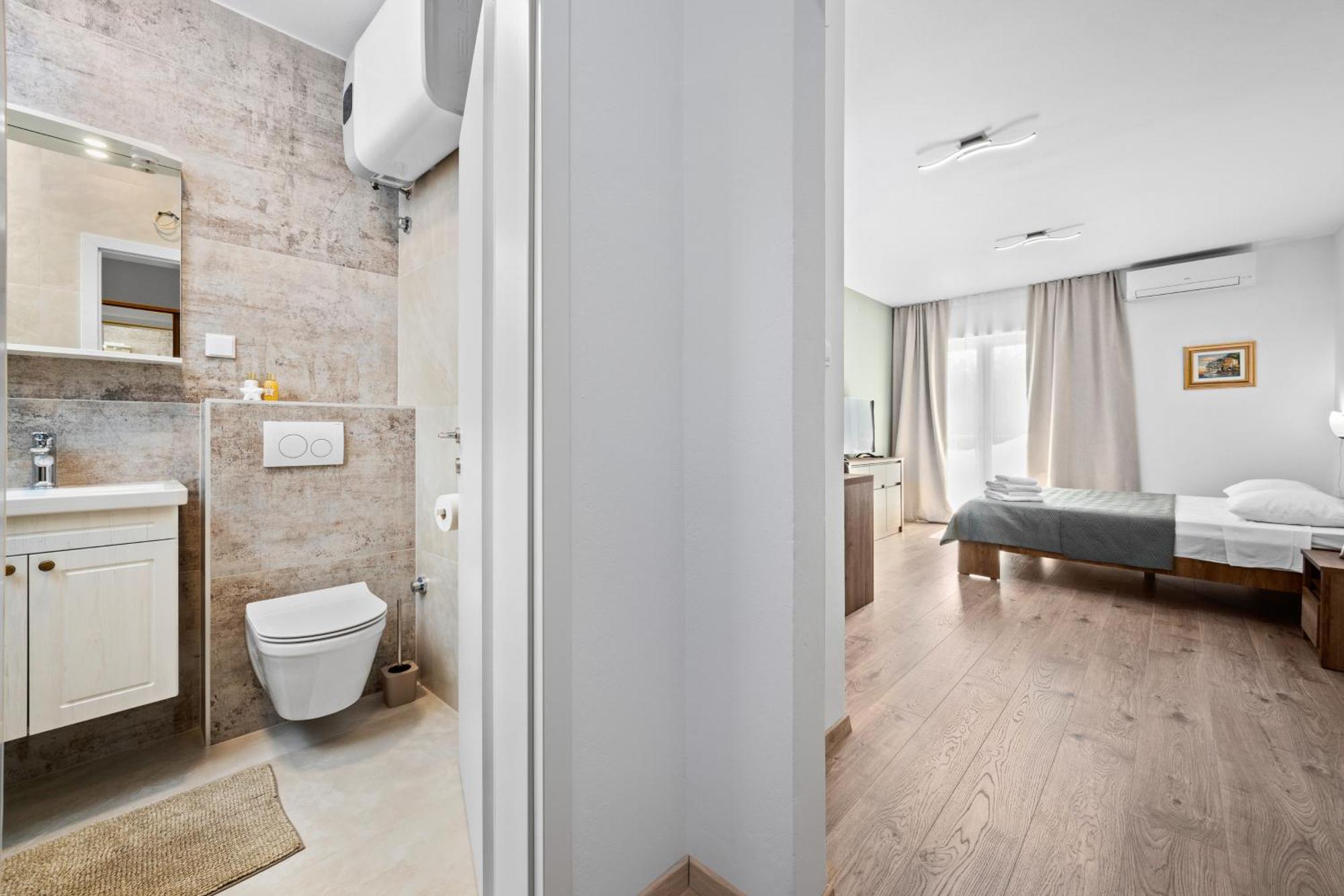 Apartments And Rooms Alenka Banjole Exterior foto